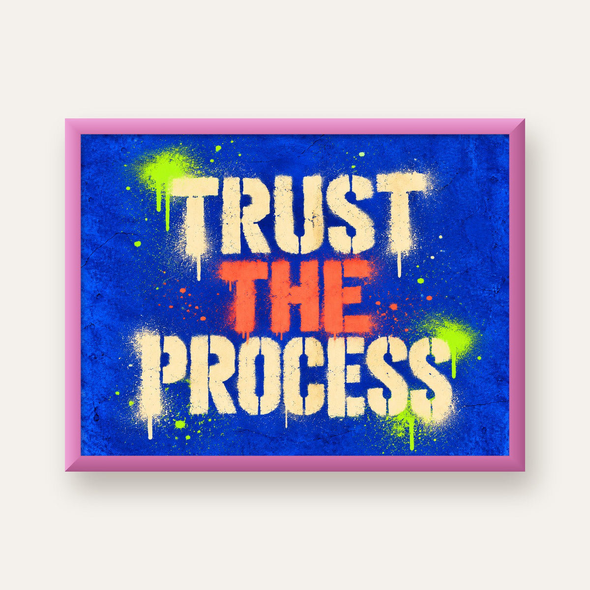 TRUST THE PROCESS Sözlü Graffiti Poster – Motive Edici Duvar Sanatı — pembe çerçeveli