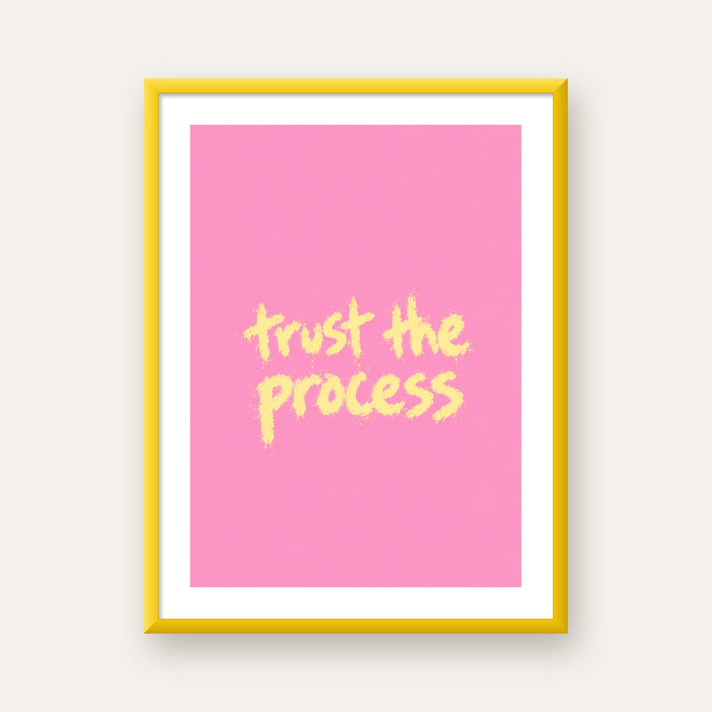 Trust The Process İlham Verici Modern Duvar Posteri — sarı çerçeveli paspartulu