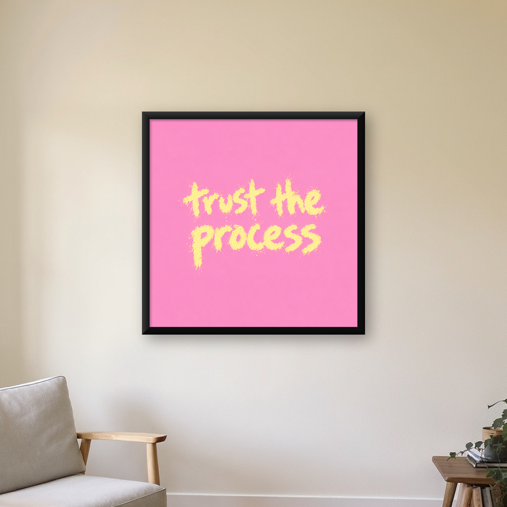Trust The Process İlham Verici Modern Duvar Posteri — Kare baskı, çerçeveli hâliyle bir ev duvarında