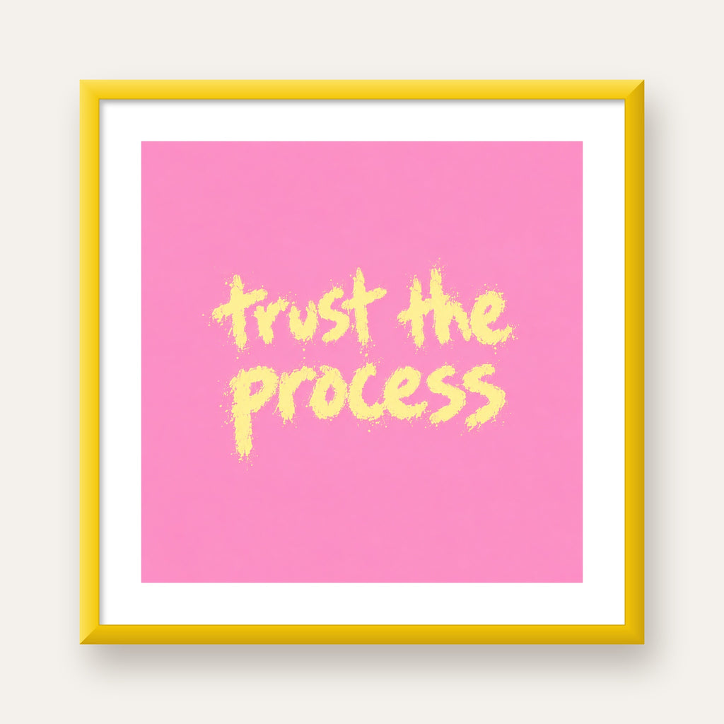 Trust The Process İlham Verici Modern Duvar Posteri — sarı çerçeveli paspartulu