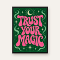 Trust Your Magic Poster – Büyülü Tipografi Sanat Baskısı — Dikey baskı, düz siyah çerçeveli duvar posteri