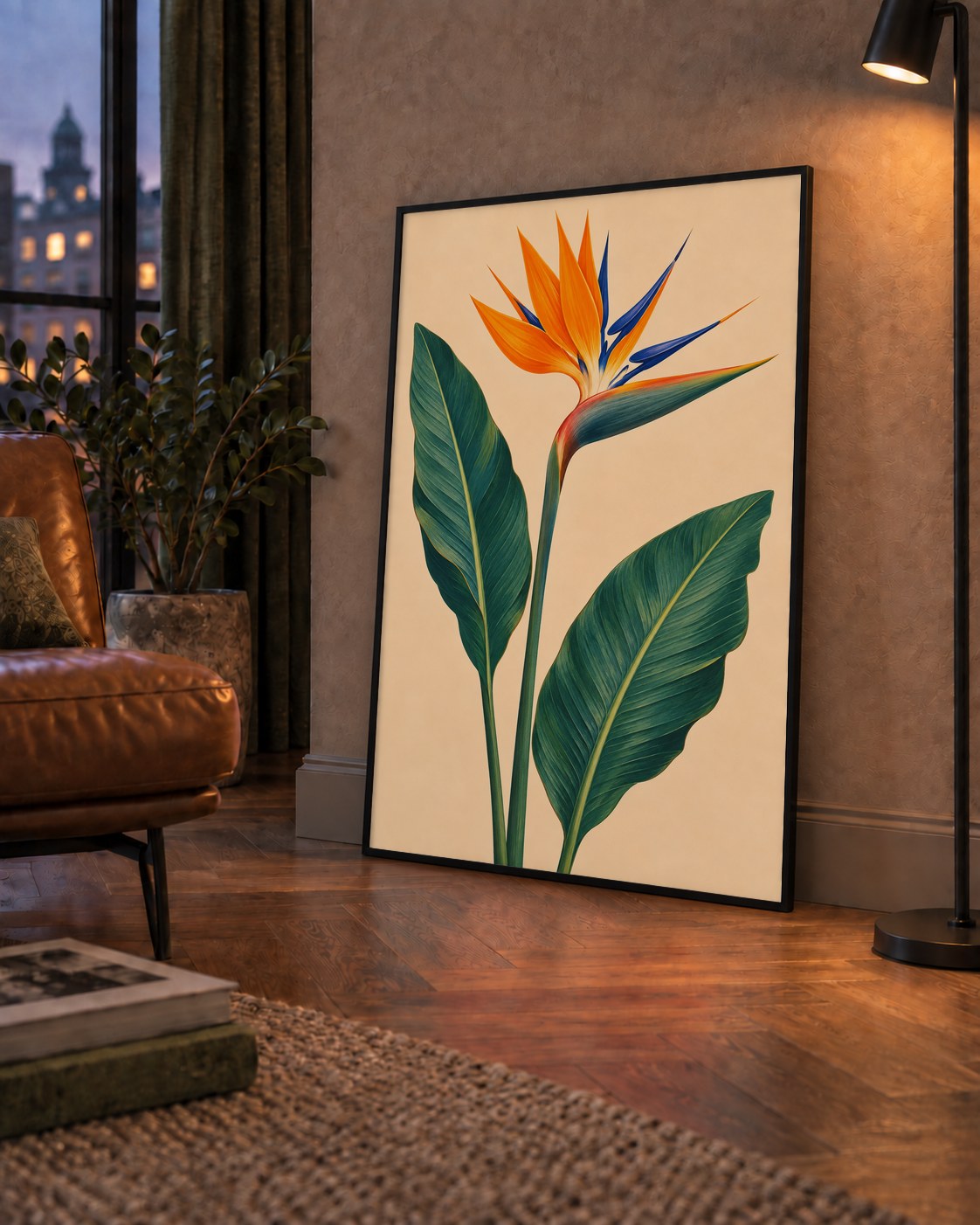 Turuncu Cennet Kuşu Çiçeği Poster – Canlı Botanik Sanat Baskısı — çerçeveli hâliyle bir ev duvarında