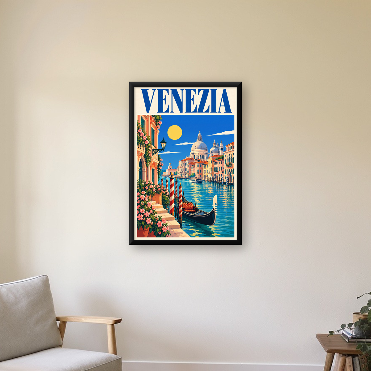 Venedik Manzaralı Retro İllüstrasyon Poster - Canlı Renklerde — çerçeveli hâliyle bir ev duvarında