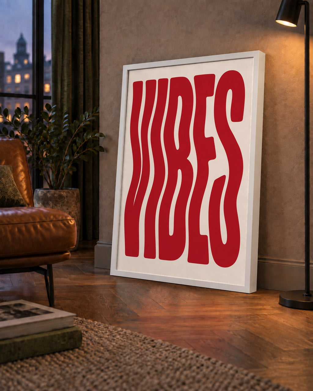 Dalgalı Tipografi Vibes Kırmızı Minimal Poster Baskısı — çerçeveli hâliyle bir ev duvarında