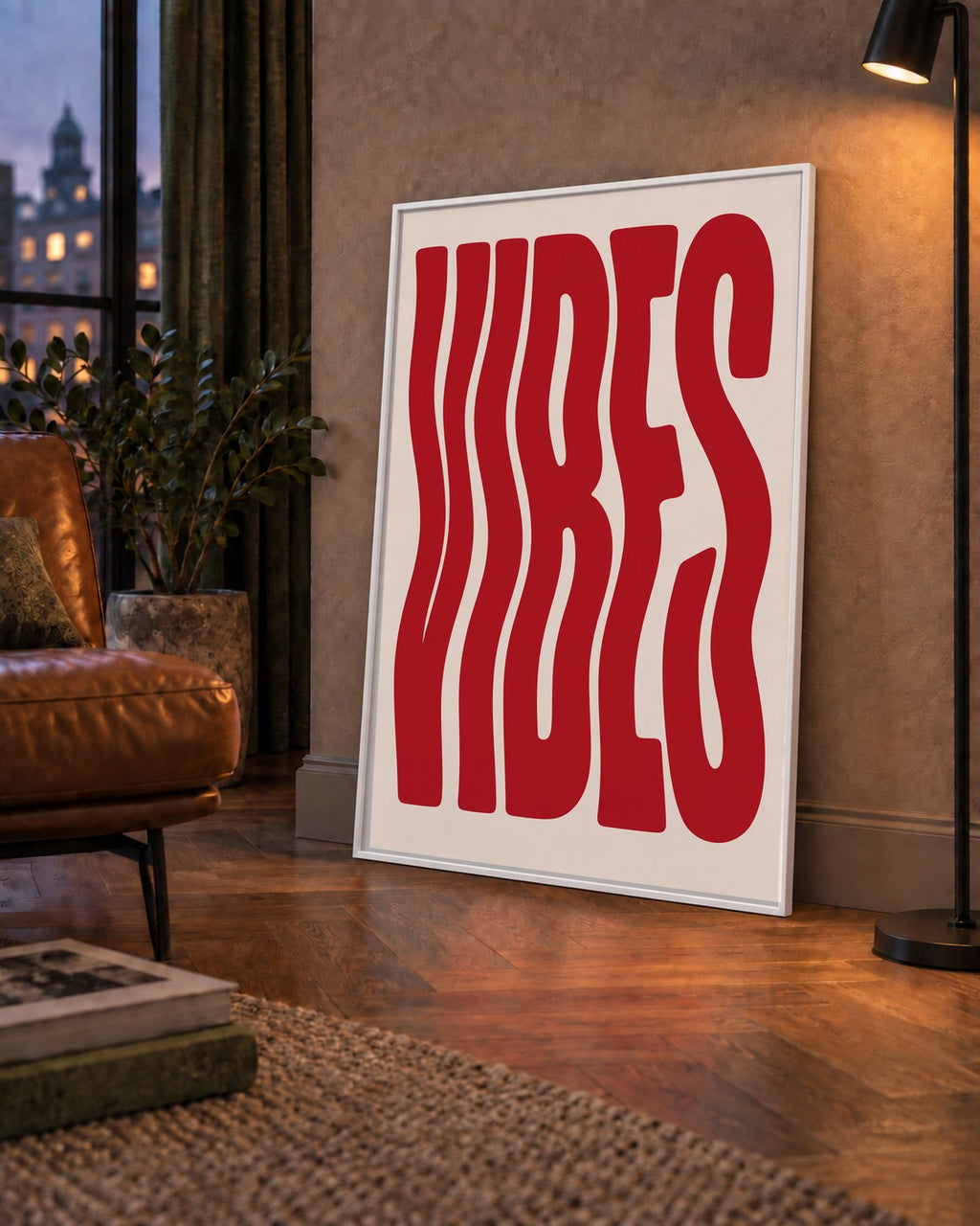 Dalgalı Tipografi Vibes Kırmızı Minimal Poster Baskısı — çerçeveli hâliyle bir ev duvarında
