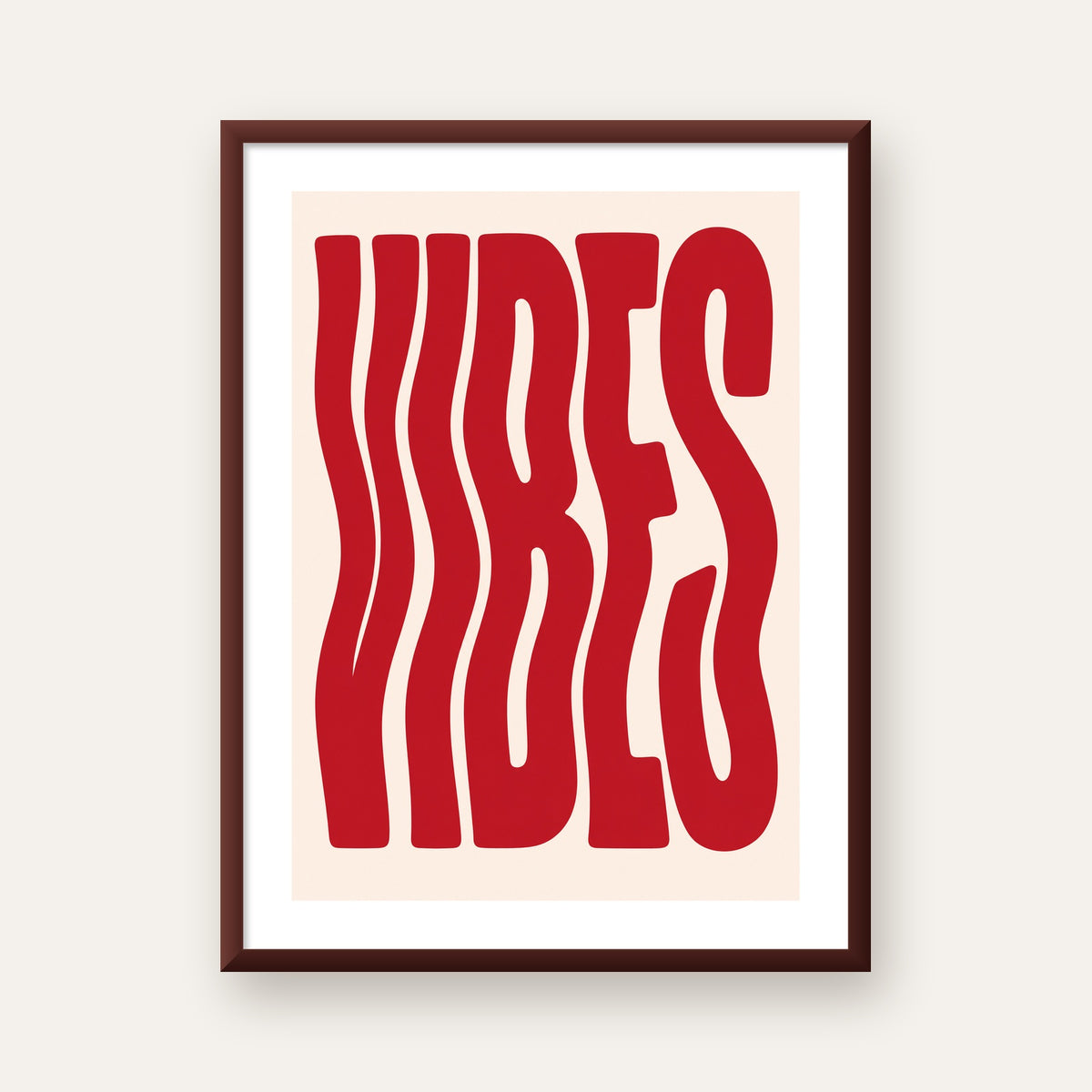 Dalgalı Tipografi Vibes Kırmızı Minimal Poster Baskısı — ceviz çerçeveli paspartulu