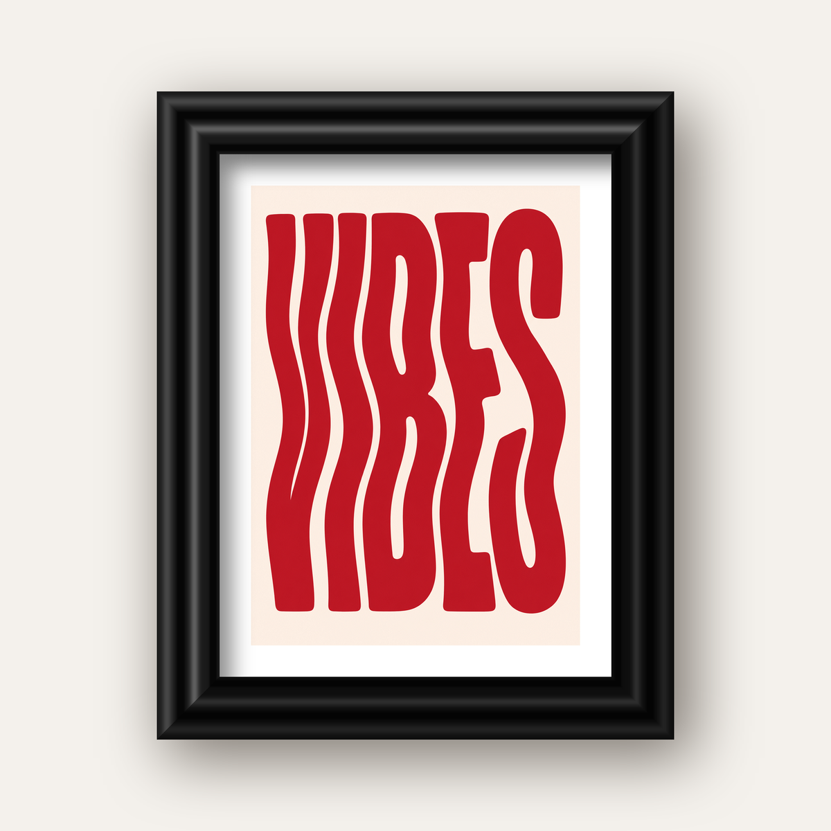 Dalgalı Tipografi Vibes Kırmızı Minimal Poster Baskısı — siyah galeri çerçeveli paspartulu