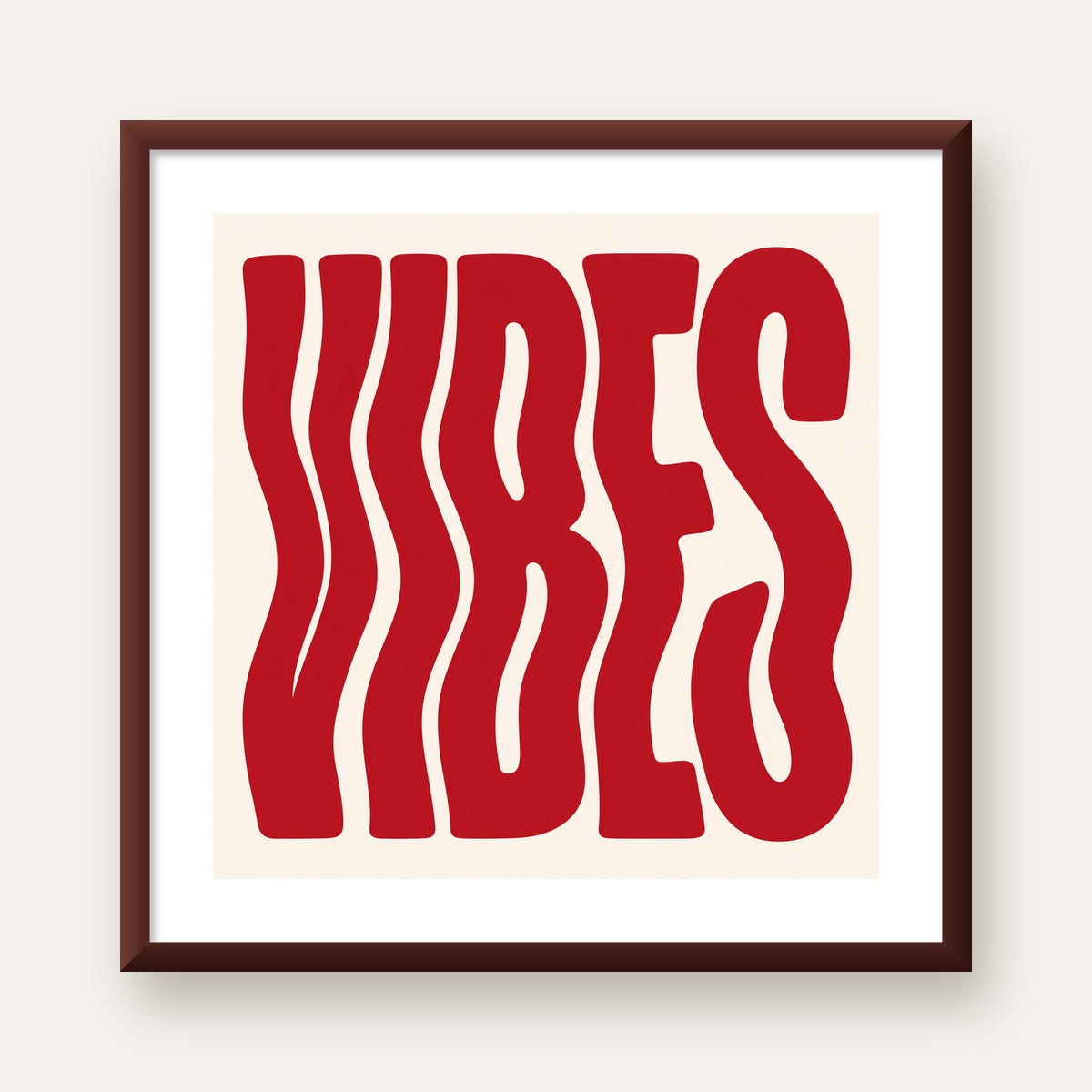 Dalgalı Tipografi Vibes Kırmızı Minimal Poster Baskısı — ceviz çerçeveli paspartulu