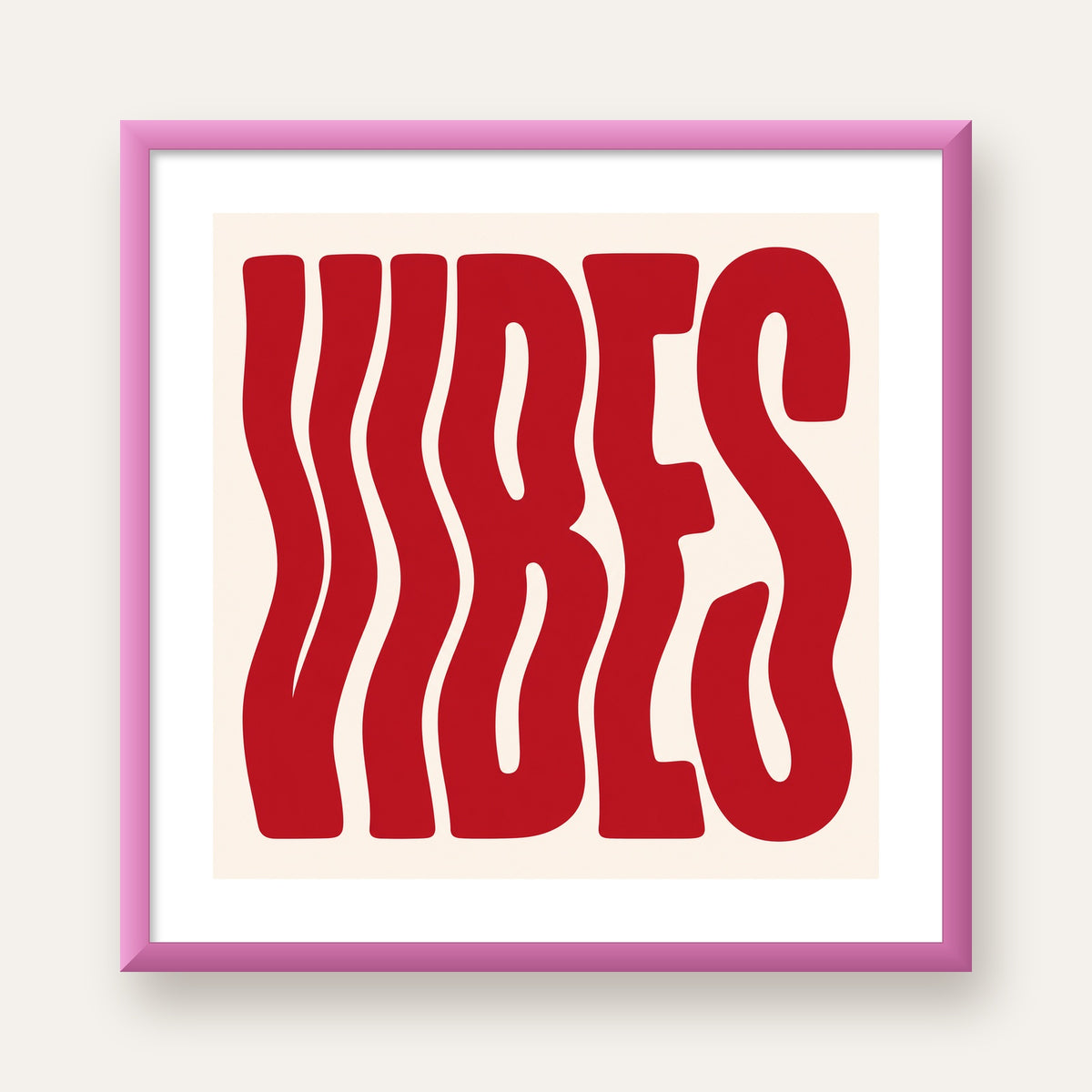 Dalgalı Tipografi Vibes Kırmızı Minimal Poster Baskısı — pembe çerçeveli paspartulu
