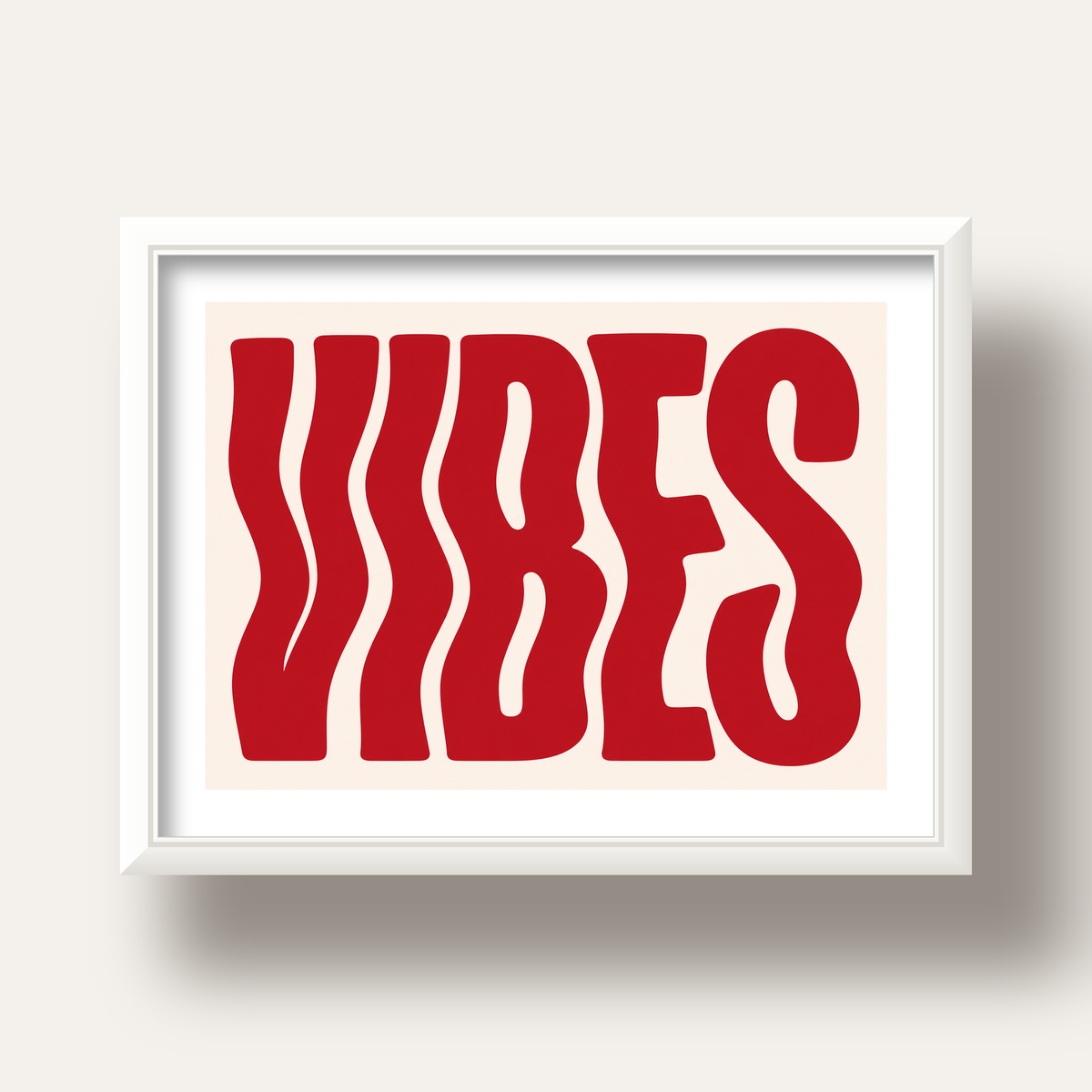 Dalgalı Tipografi Vibes Kırmızı Minimal Poster Baskısı — beyaz derin çerçeveli paspartulu