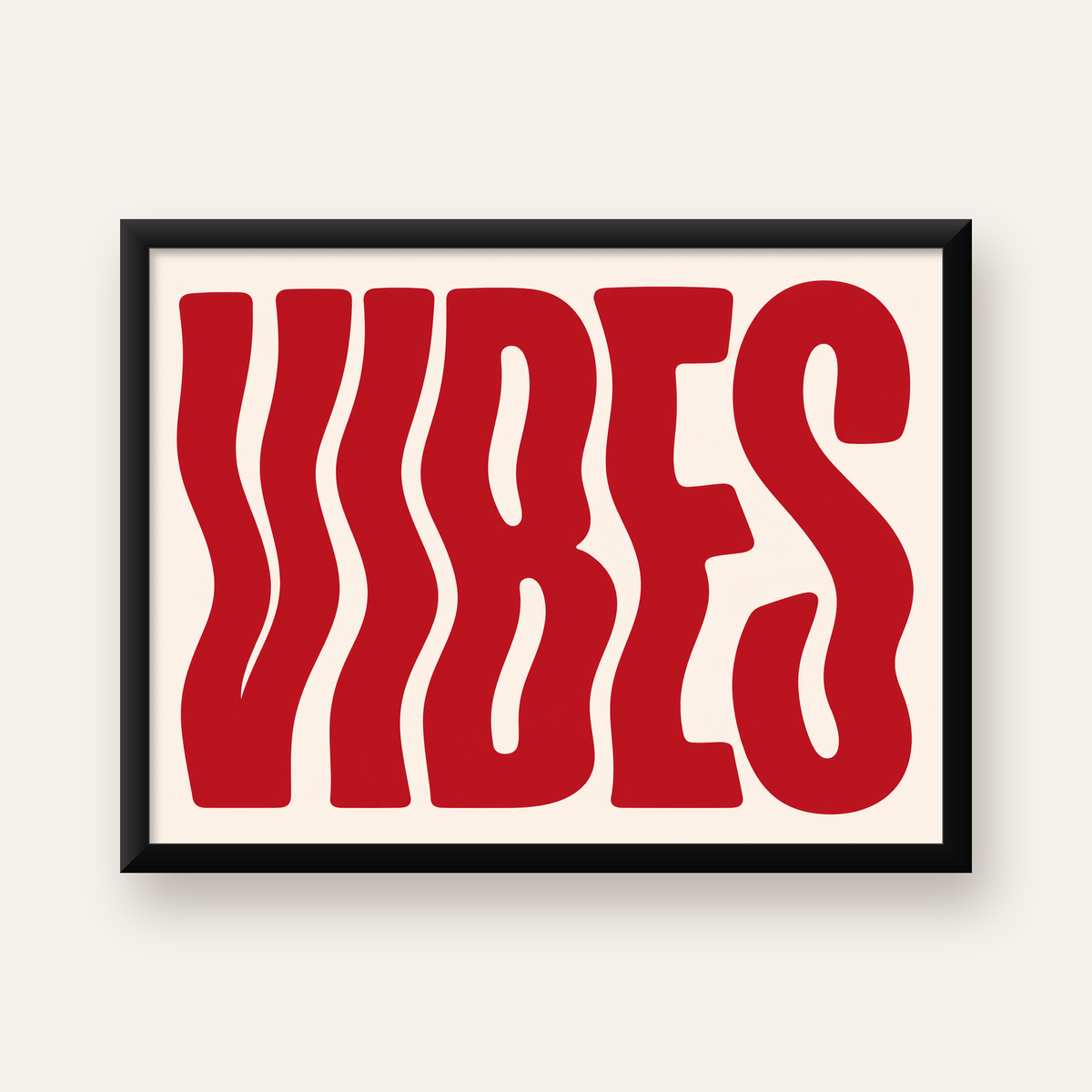 Dalgalı Tipografi Vibes Kırmızı Minimal Poster Baskısı — Yatay baskı, düz siyah çerçeveli duvar posteri