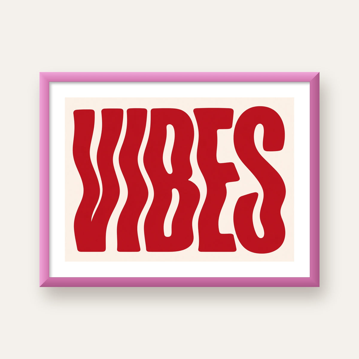 Dalgalı Tipografi Vibes Kırmızı Minimal Poster Baskısı — pembe çerçeveli paspartulu