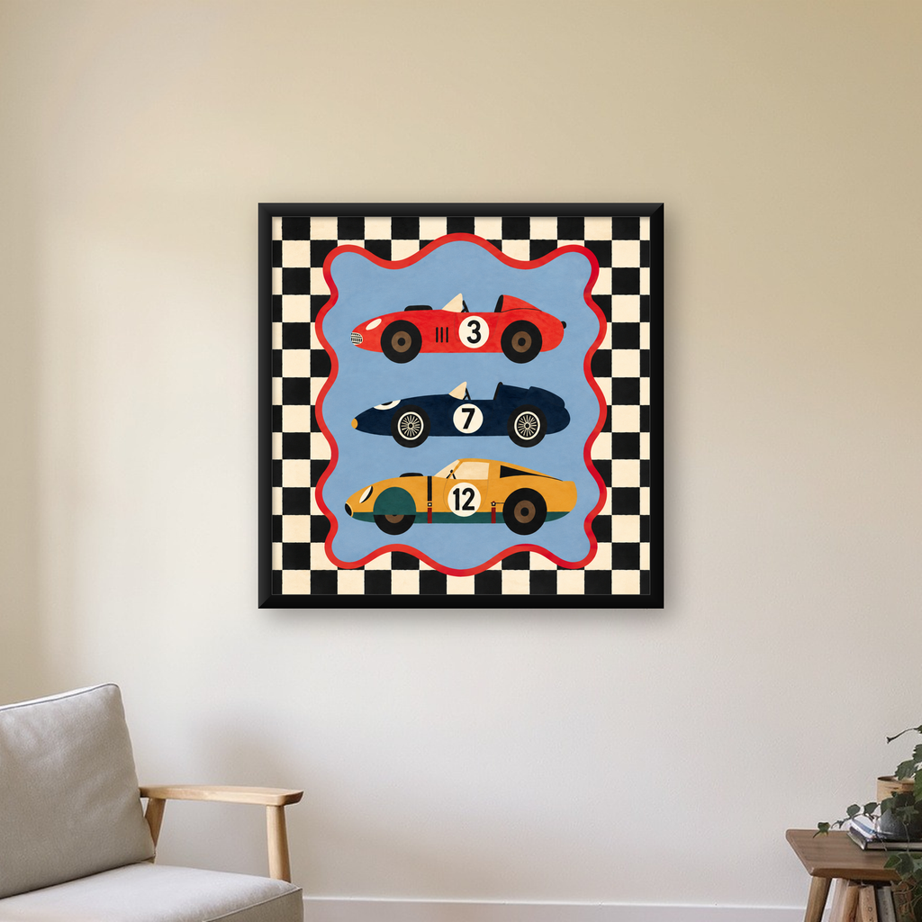 Retro Yarış Arabaları Çizimi Renkli Çocuk Odası Posteri — Kare baskı, çerçeveli hâliyle bir ev duvarında