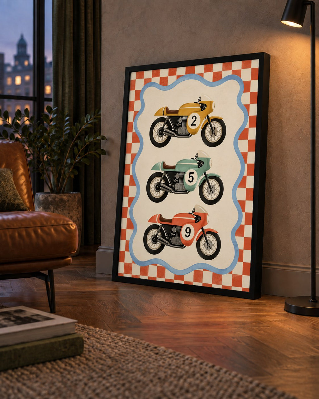 Vintage Yarış Motosikletleri — çerçeveli hâliyle bir ev duvarında