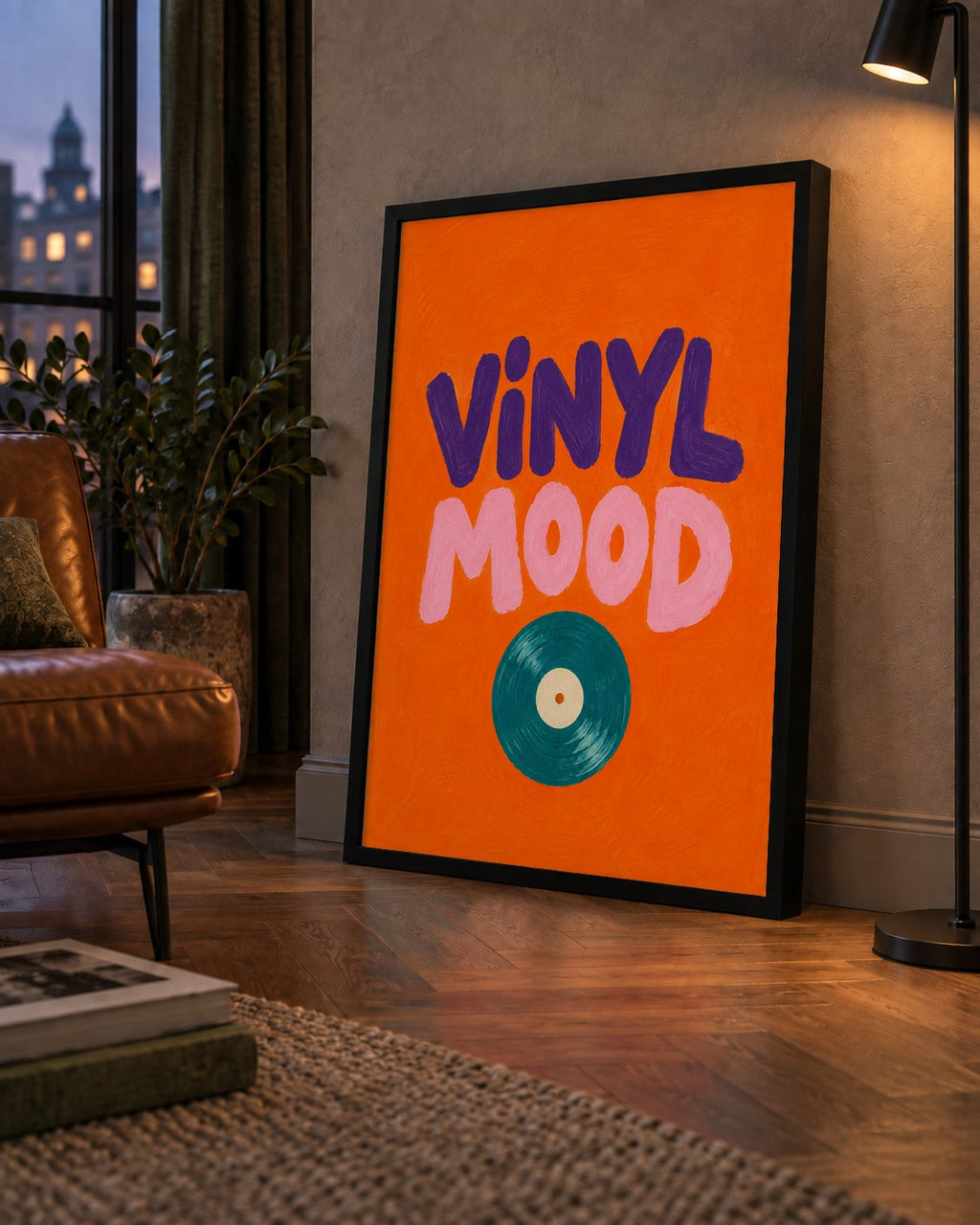 Vinyl Mood Retro Poster – Turuncu Zemin, Plak İllüstrasyon — çerçeveli hâliyle bir ev duvarında