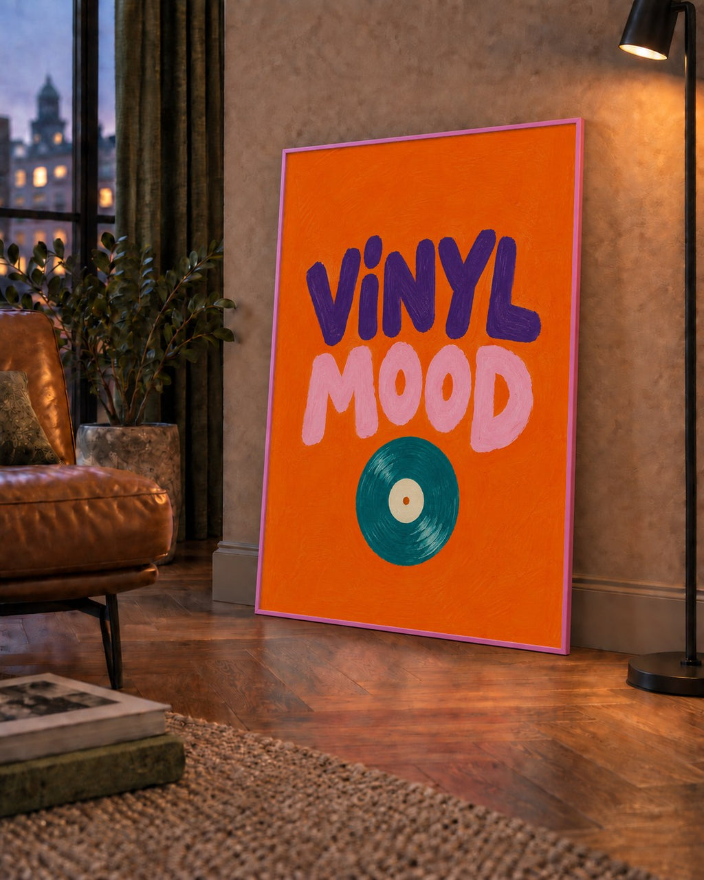 Vinyl Mood Retro Poster – Turuncu Zemin, Plak İllüstrasyon — çerçeveli hâliyle bir ev duvarında