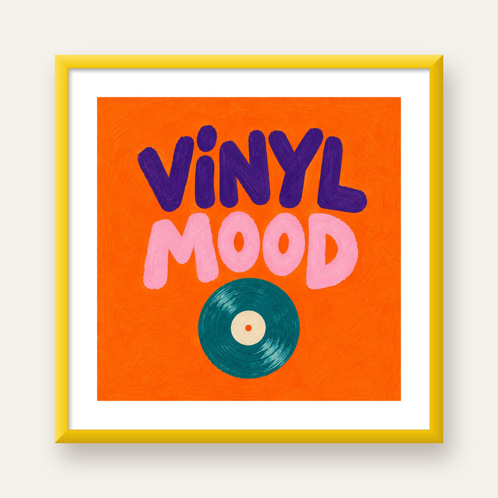 Vinyl Mood Retro Poster – Turuncu Zemin, Plak İllüstrasyon — sarı çerçeveli paspartulu