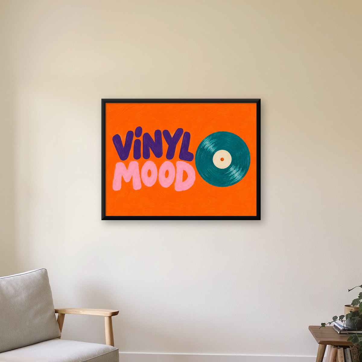 Vinyl Mood Retro Poster – Turuncu Zemin, Plak İllüstrasyon — Yatay baskı, çerçeveli hâliyle bir ev duvarında