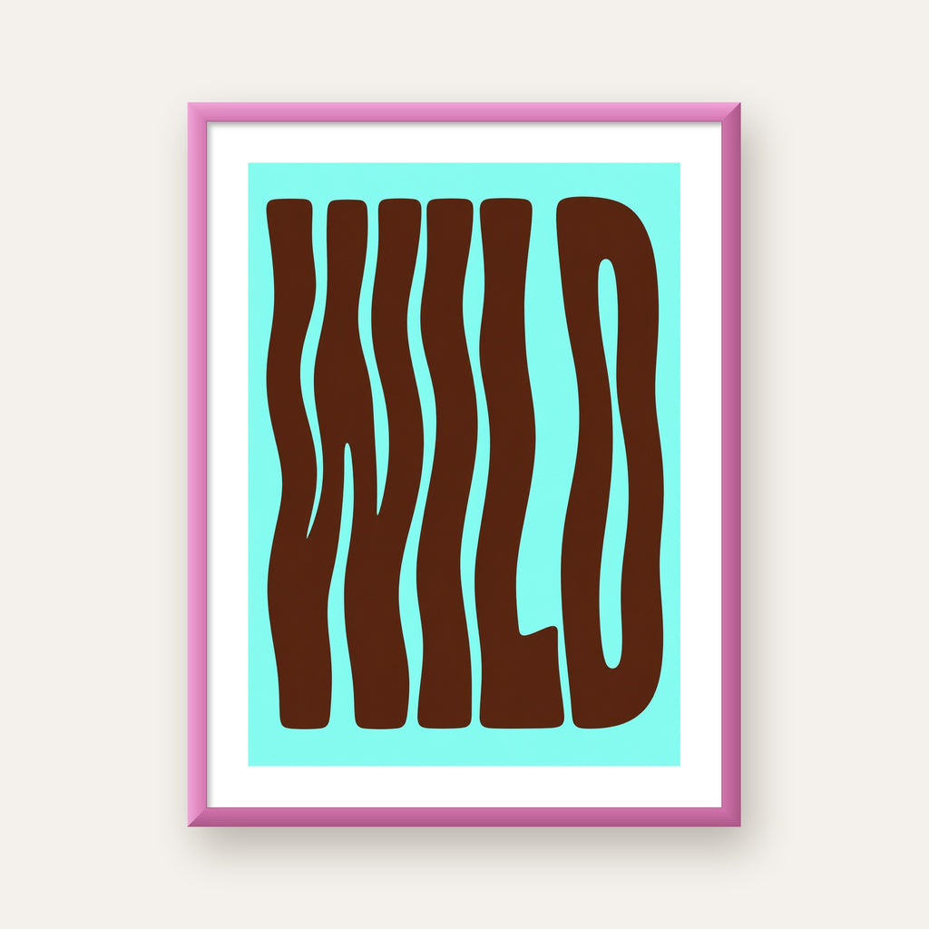 Retro Tipografi Poster – WILD Yazılı Modern Sanat Baskısı — pembe çerçeveli paspartulu