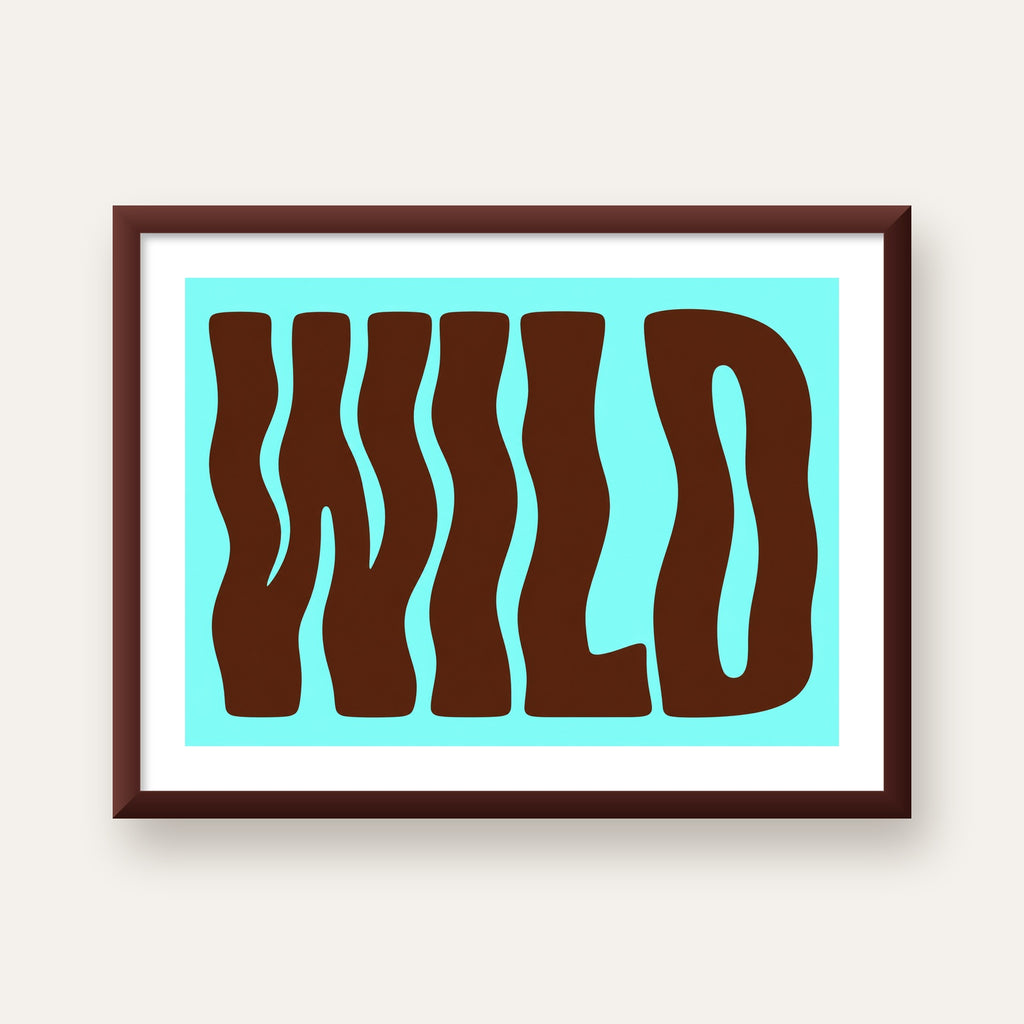 Retro Tipografi Poster – WILD Yazılı Modern Sanat Baskısı — ceviz çerçeveli paspartulu