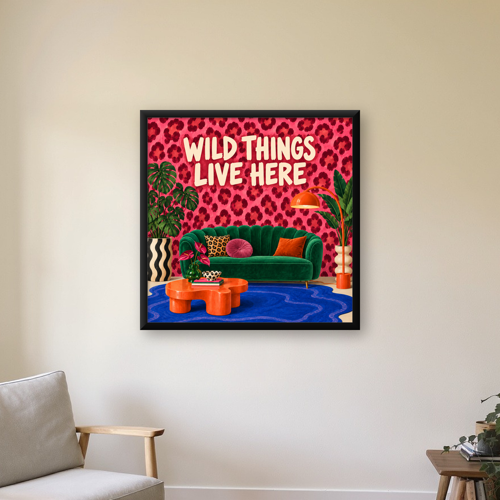 Wild Things Live Here Renkli Modern Salon Poster Duvar Dekoru — Kare baskı, çerçeveli hâliyle bir ev duvarında