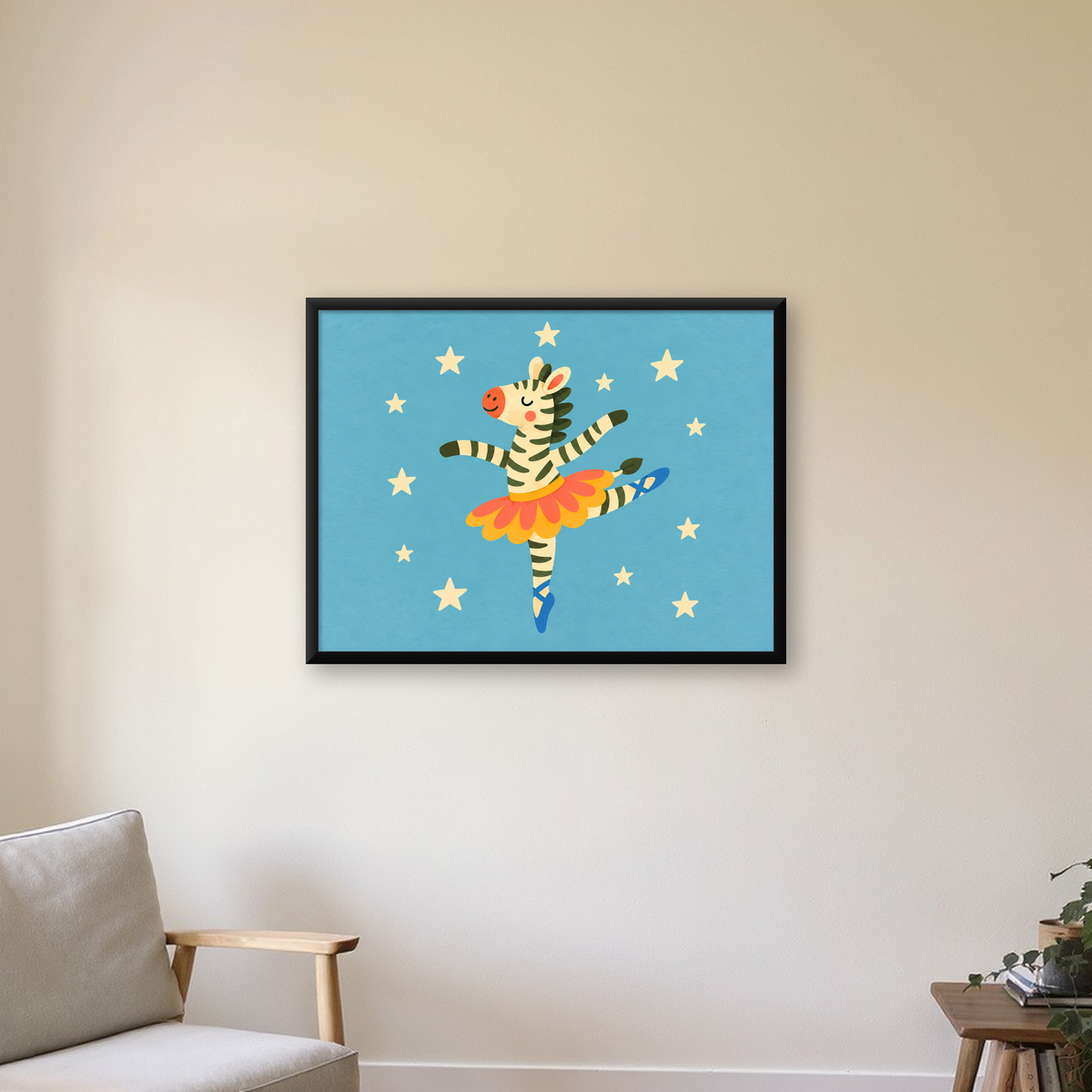 Balerin Zebra ve Yıldızlar Çocuk Odası Poster Sanatı — Yatay baskı, çerçeveli hâliyle bir ev duvarında