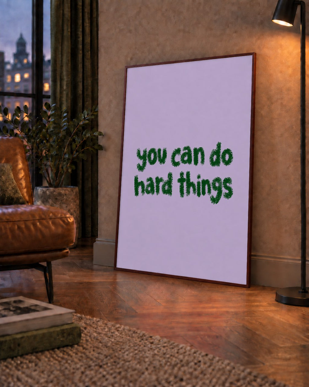 You Can Do Hard Things – Motivasyon Tipografi Poster — çerçeveli hâliyle bir ev duvarında