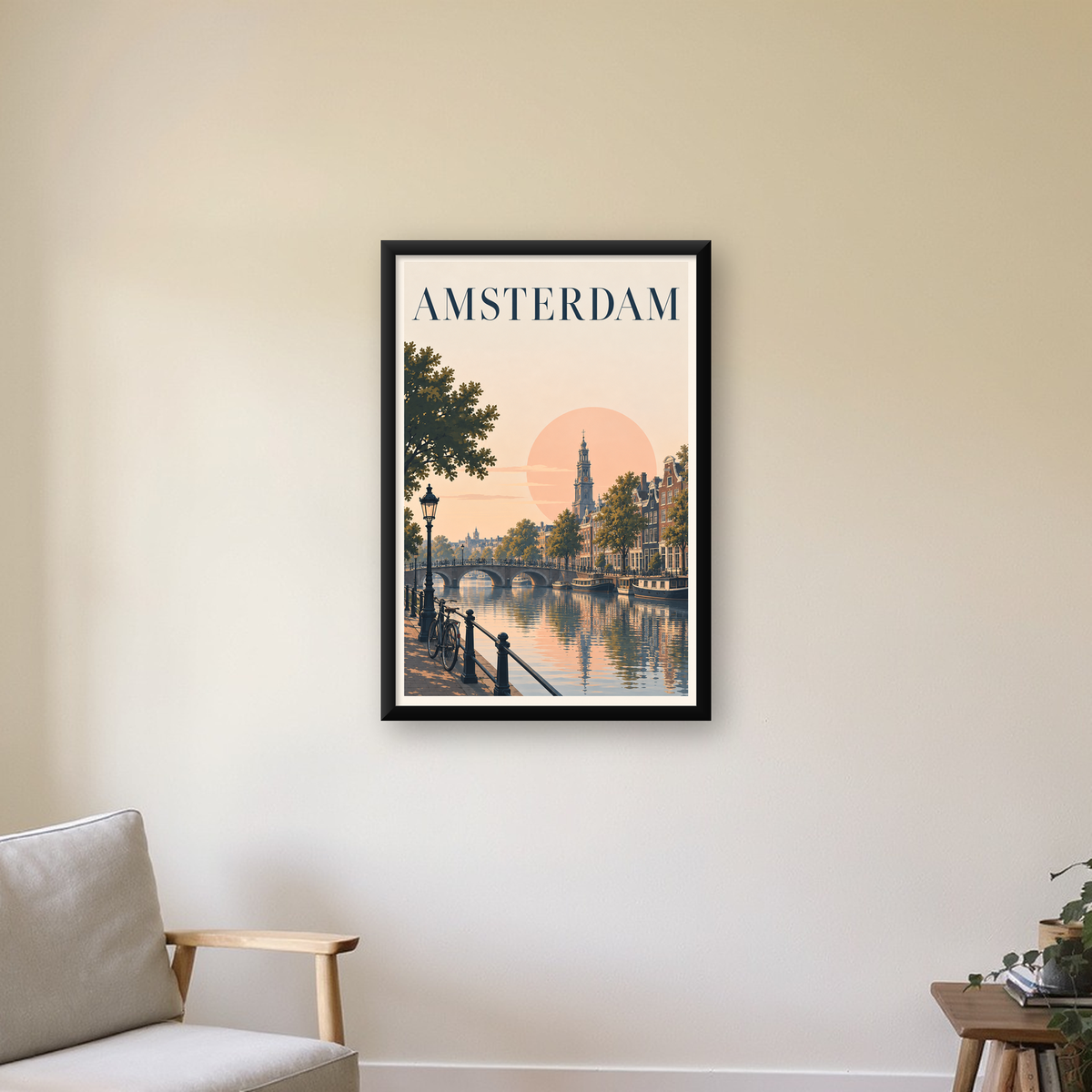 Amsterdam Kanalı ve Şehir Silüeti Pastel Poster — Dikey baskı, çerçeveli hâliyle bir ev duvarında